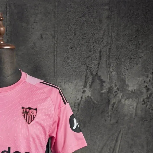 202526 Sevilla FC Goalkeeper Pink Jersey Fan version