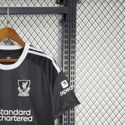 202526 Liverpool Goalkeeper Black Jersey Fan Version