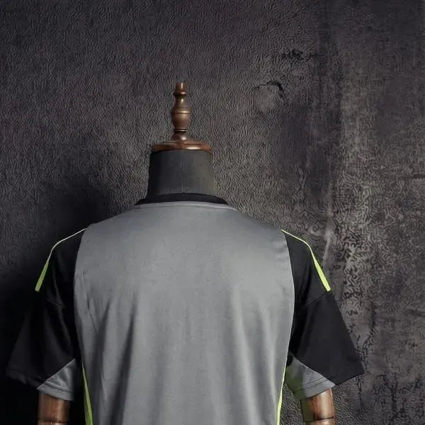202526 Real Madrid Goalkeeper Grey jersey Fan version