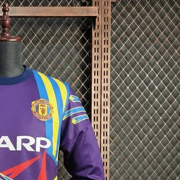 Retro Manchester United 199293 Goalkeeper Jersey Long Sleeve Fan Version