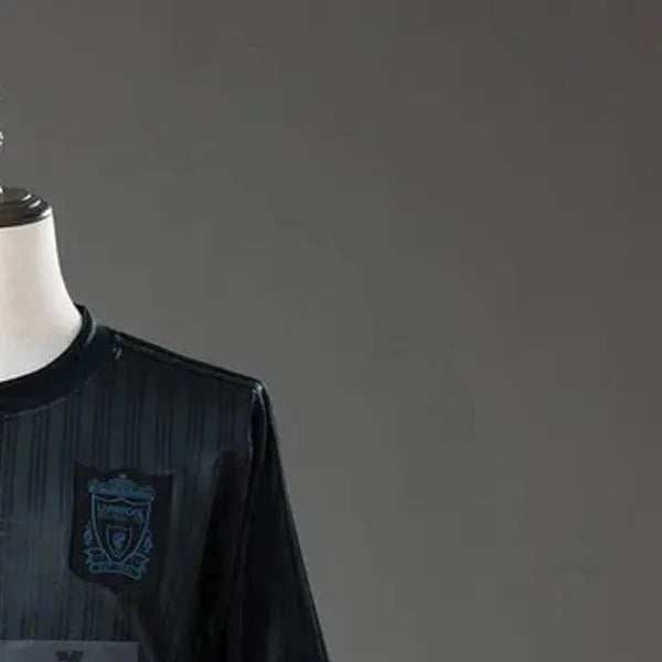 Retro Liverpool 1995 Black Jersey Long Sleeve Fan Version