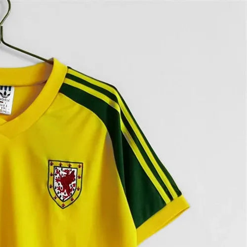 Retro Wales 1982 Away jersey Fan Version