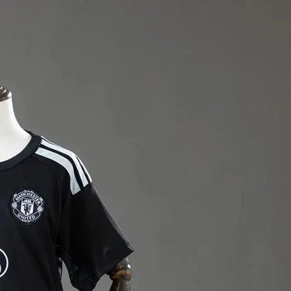 202627 Manchester United Goalkeeper Kids Kits