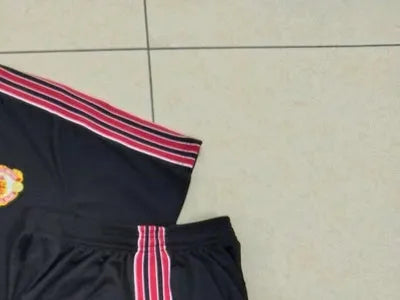 202526 Manchester United Black Training Set Shirt and Shorts